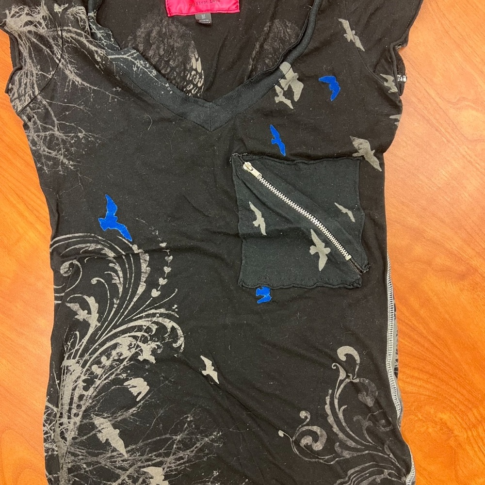 Black graphic T-shirt size M